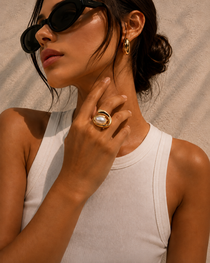 Ring with a central pearl