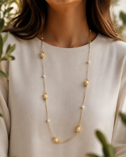 Long necklace with perfect pearls in fashion gold