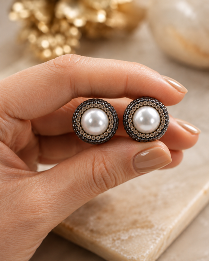 Perla Noire Stud Earrings - Brass